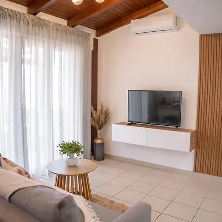 Michalis With Outdoor Jacuzzi *