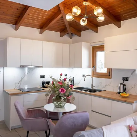 Michalis With Outdoor Jacuzzi Apartment *