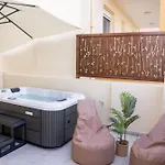 Michalis With Outdoor Jacuzzi 公寓 罗希姆诺
