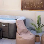 アパート Michalis With Outdoor Jacuzzi