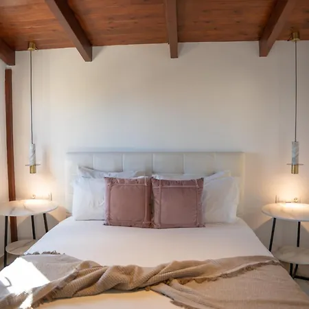 Apartment Michalis With Outdoor Jacuzzi