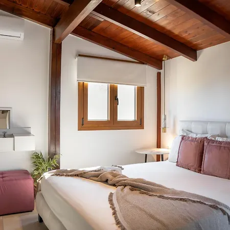 Apartment Michalis With Outdoor Jacuzzi